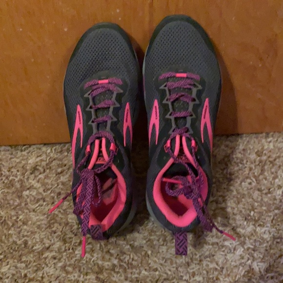 Brooks running/trail shoe - Picture 4 of 5